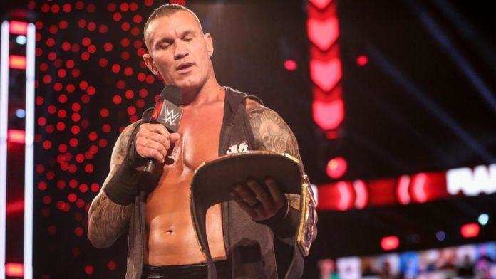 WWE रॉ: पिछले हफ्ते रॉ प्रोड्यूसर पर हाथ डालने के बाद रैंडी ऑर्टन बड़ी समस्या में थे