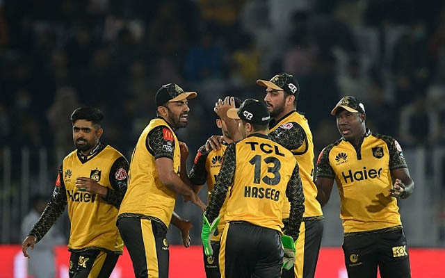 लाइव मैच में हसन अली गेंदबाजी छोड़ बन गए रजनीकांत, बल्लेबाज को दे डाली हीरो स्टाइल में धमकी, वायरल हुआ VIDEO