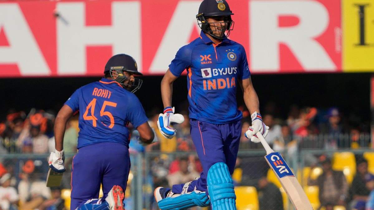 IND vs NZ 2nd ODI Live Score: रोहित शर्मा अर्धशतक जडने के बाद लौटे पैवलियन, भारत को जीत के लिए चाहिए 35 रन