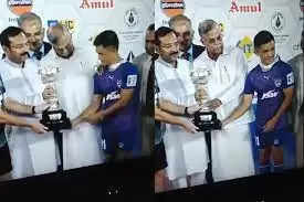 Durand Cup 2022 Final: बंगाल के गवर्नर ने फोटो खिंचवाने के लिए Sunil Chhetri को दे दिया धक्का, वीडियो हुआ वायरल