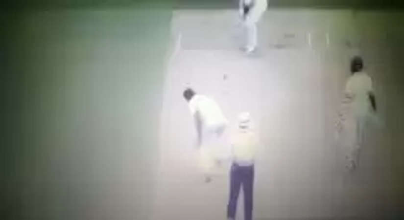 गेंदबाज से भिड़कर दूर जा गिरे सरफराज खान, मैदान पर होते-होते टली बड़ी दुर्घटना