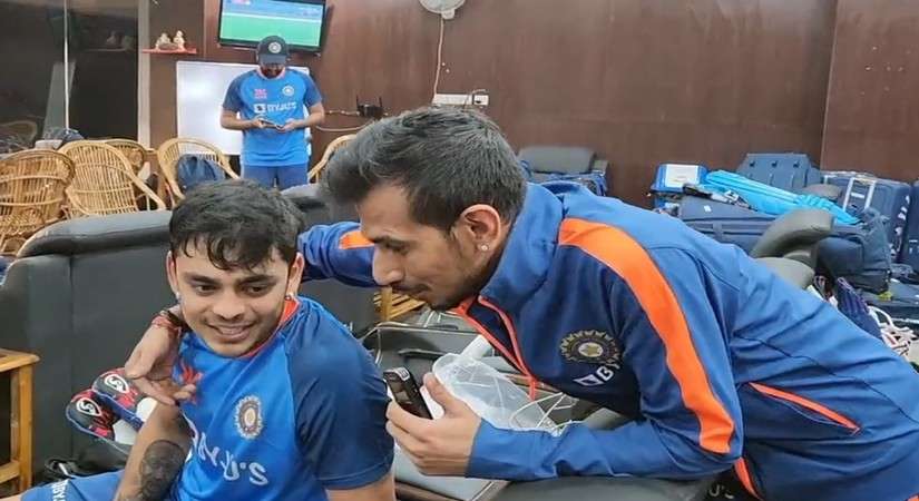 IND vs NZ 2nd ODI: ‘चहल टीवी’ पर युजी चहल ने दिखाया भारतीय ड्रेसिंग रूम, टीम के खाने को कर दिया वायरल, देखें Video