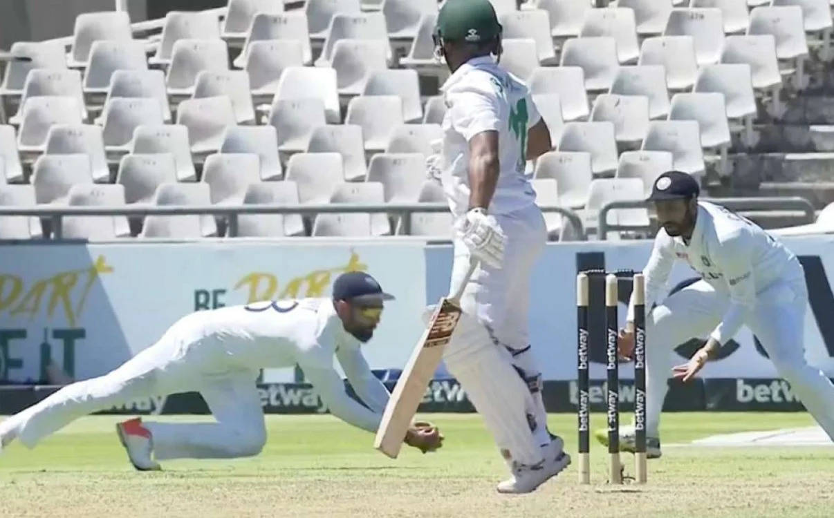 द्रविड़-गावस्कर को पछाडकर विराट कोहली ने टेस्ट मैचों मे लगाया ‘कैचों का शतक’