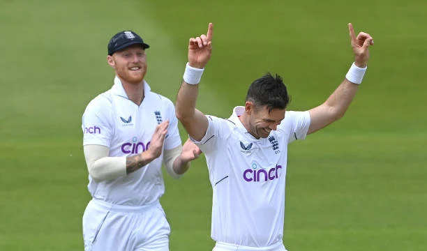 इंग्लैंड के दिग्गज तेज गेंदबाज जेम्स एंडरसन की टेस्ट क्रिकेट में एक और खास उपलब्धि, इस मामले में रिचर्ड हेडली के बराबर