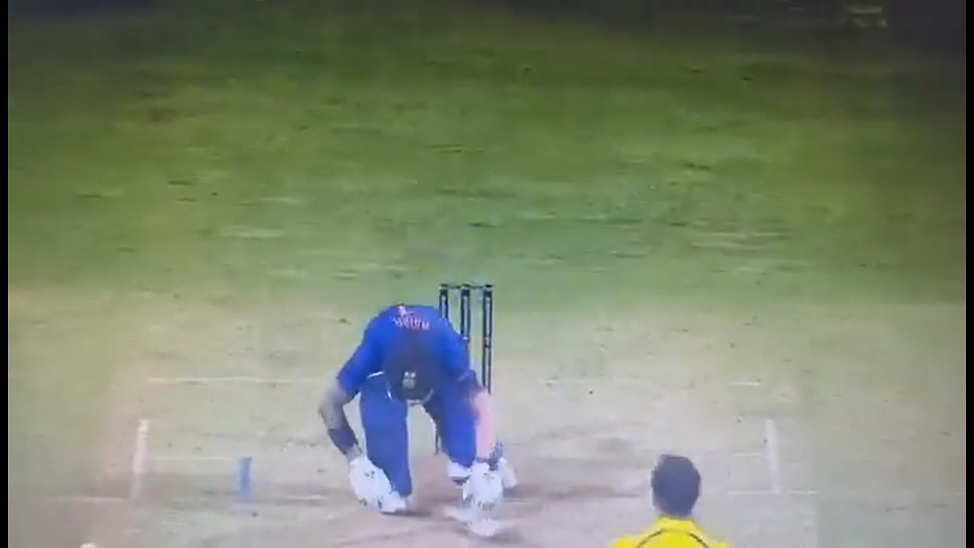 IND vs AUS: केएल के प्राइवेट पार्ट पर लगी स्टार्क की 145KMPH की गेंद, तो दर्द में गंदी गाली देने लगे राहुल VIDEO