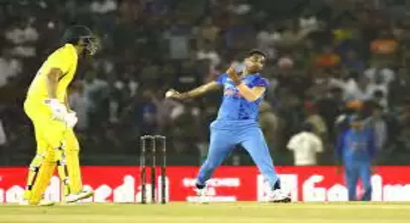 ‘पिटाऊ’ भुवनेश्वर कुमार से अच्छा 19वां ओवर फेंक सकते हैं ये 3 गेंदबाज, नंबर-2 पर है भारत का सबसे बड़ा हथियार