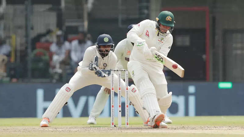 अहमदाबाद में भारतीय गेंदबाजों ने उस्मान ख्वाजा के आगे टेके घुटने, ठोक डाला शानदार शतक, विकेट को तरसी टीम इंडिया