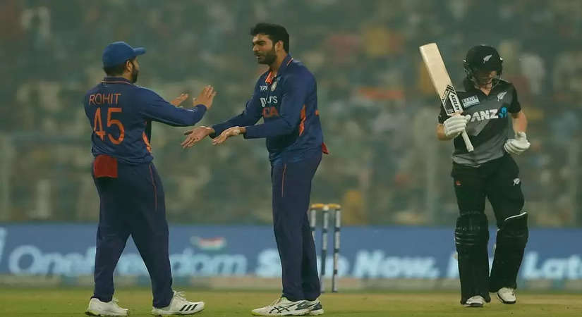 3 भारतीय खिलाड़ी जिन्होंने टेस्ट और वनडे दोनों ही फॉर्मेट में दोहरा शतक लगाया है