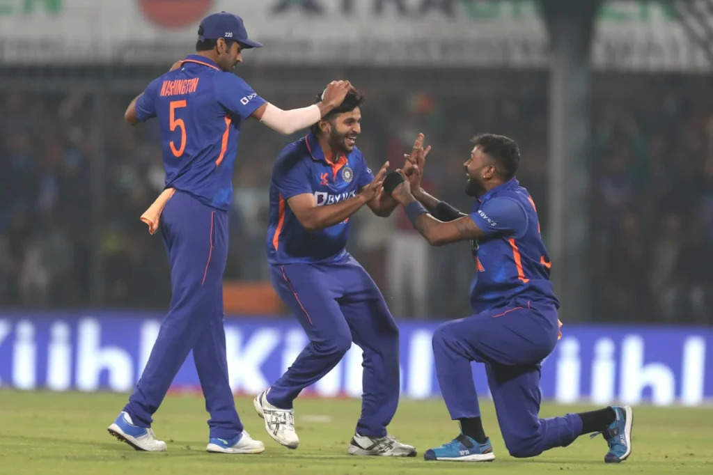 IND vs NZ: रोहित-गिल के तूफान के बाद गेंदबाजों ने काटा बवाल, न्यूज़ीलैंड का सूपड़ा साफ कर टीम इंडिया ODI में बनी नंबर-1
