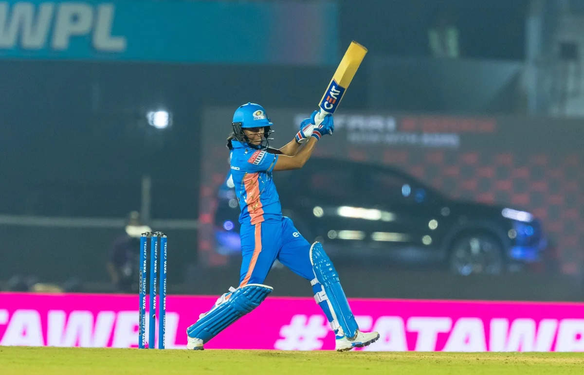 UP के खिलाफ हरमनप्रीत कौर ने उडा दी गेंदबाजों की धज्जियां, 31 गेंदों में तूफ़ानी फिफ्टी जड़कर मुंबई इंडियंस को दिलाई लगातार चौथी जीत
