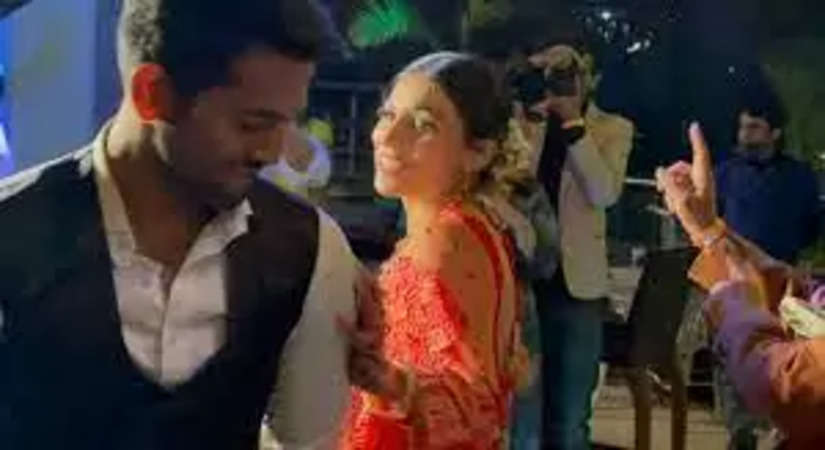 देखें Video जमकर किया दूल्हे बने Unmukt Chand ने पत्नी सिमरन खोसला के साथ डांस