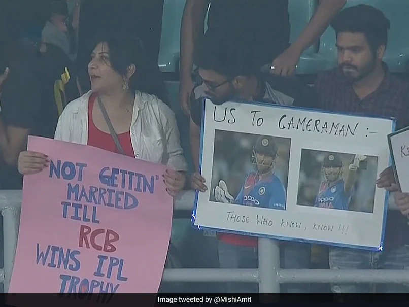 PL 2022: किसी ने लिखा आज नींबू खरीदा है कल टीम खरीदूंगा, तो किसी ने क्रिकेट के लिए छोड़ा अपना प्यार, देखिए IPL के मजेदार पोस्टर