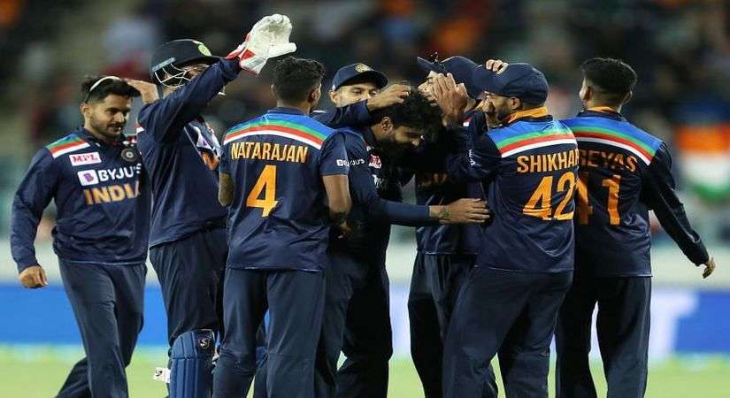 IND v AUS 2020: वनडे में तालमेल बिठाना के लिए कठिन है: शार्दुल ठाकुर