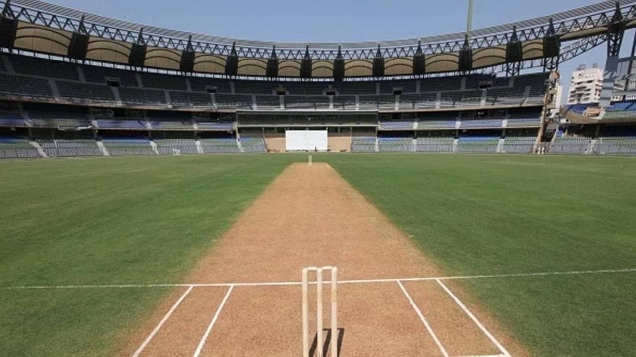 IND AUS Wankhede Pitch Report: वानखेड़े की पिच का कैसा है मिजाज? जानें गेंदबाज या फिर बल्लेबाज किसे मिलती है सबसे ज्यादा मदद