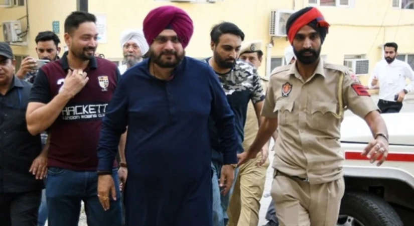 Navjot Singh Sidhu: बिना छुट्टी के लगातार सजा काटने का नवजोत सिंह सिद्धू को मिलेगा फायदा! जल्द जेल से हो सकते हैं रिहा