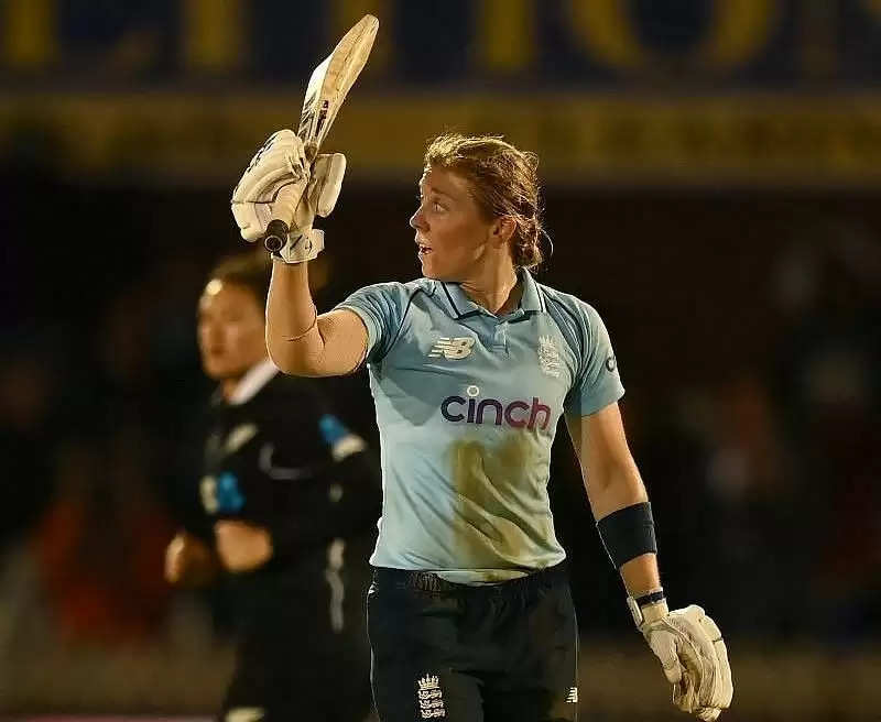 इंग्लैंड महिला टीम ने न्यूजीलैंड को चौथे वनडे में तीन विकेट से हराया, कप्तान हीथर नाइट ने जड़ा शतक