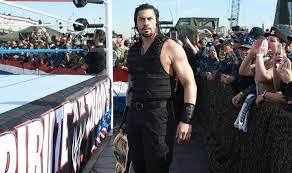 हालिया इवेंट के दौरान WWE Superstar Roman Reigns ने फैन को धमकी देते हुए चौंकाया, कैमरे में कैद हुई अनोखी घटना